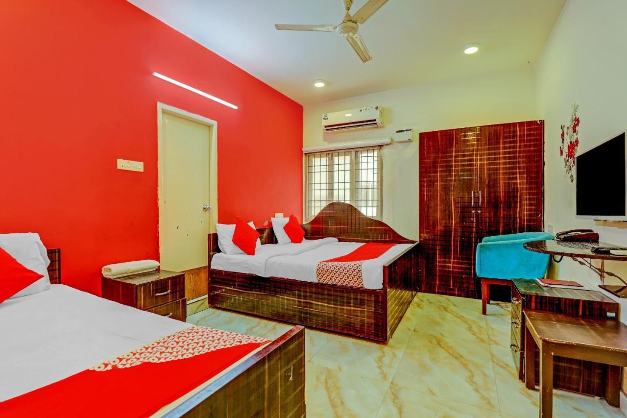 Hotel Oyo 73418 Ecr Residency And Service 3*